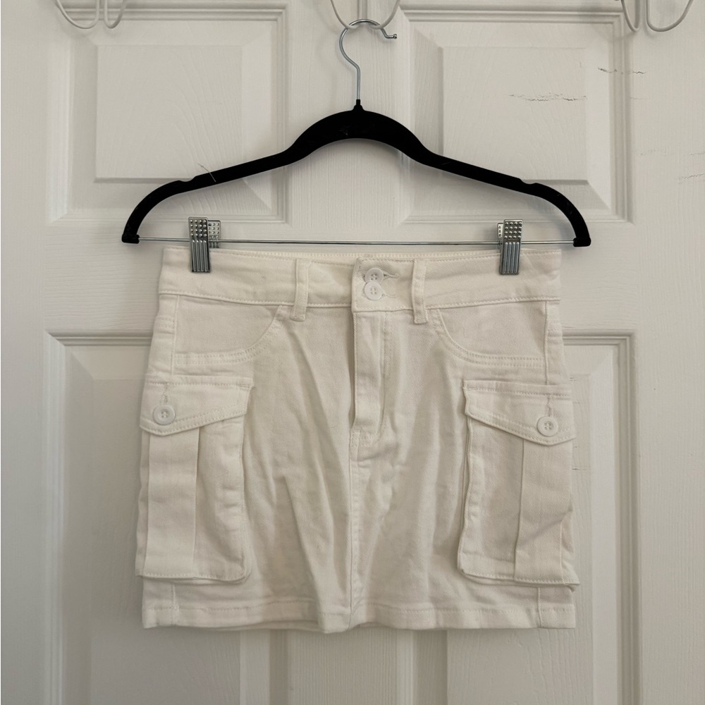 Women's Cream Cargo Shorts